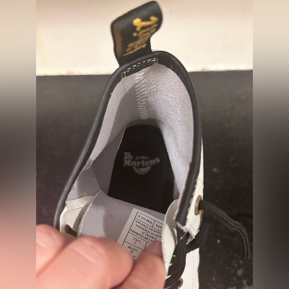 Dr Martens Air Wair Zavala Combat Leather Boots White, Woman size 7 Men's 6 - Picture 8 of 8